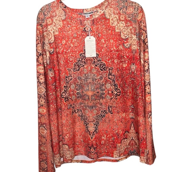 NWT EXCLUSIVE Watercolor Abstract print top, P2P:23.5”, L:26.5” - Picture 1 of 7